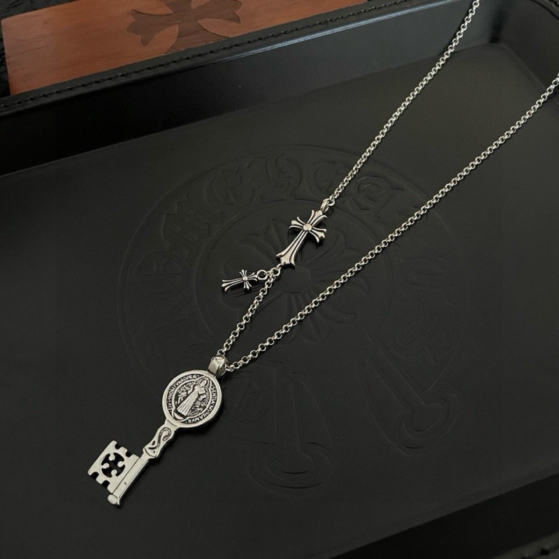 Ch*0me He**ts necklaces